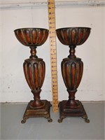 2 metal urns