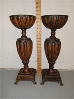 2 metals urns