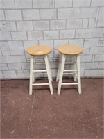 2 Kitchen bar stools