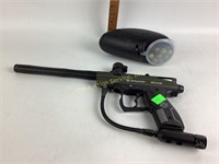 Spyder paint ball gun with paint balls