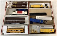 8 HO Walthers Train Cars