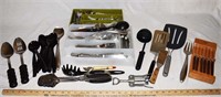 LOT - KITCHEN UTINSELS & FLATWARE