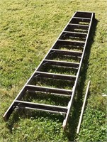 10' WOODEN STEP LADDER