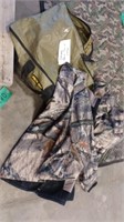 Camo Rain Suit Sz XL Jacket, L Bibs