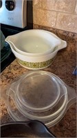 2 Pyrex bowls with lids