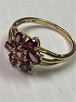 14k Gold Ring with Gemstones in Flower Shape