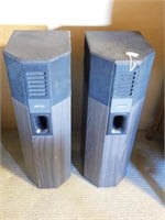P729- (2) Bose 701 Speakers