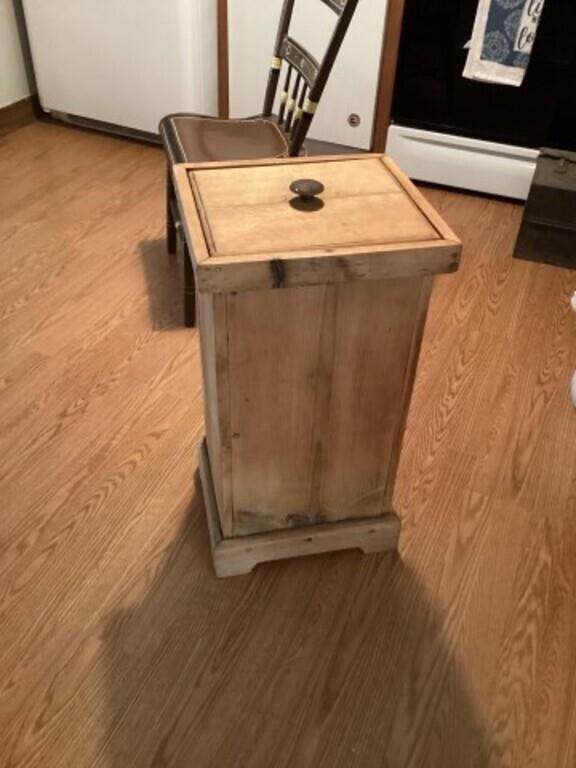 Wooden garbage can holder