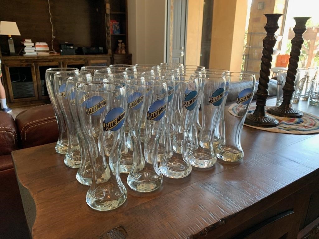 Lot of 20 Blue Moon Pint Glasses