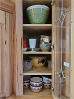 CONTENTS OF CABINET- MISC BOWLS, MIXING BOWL,