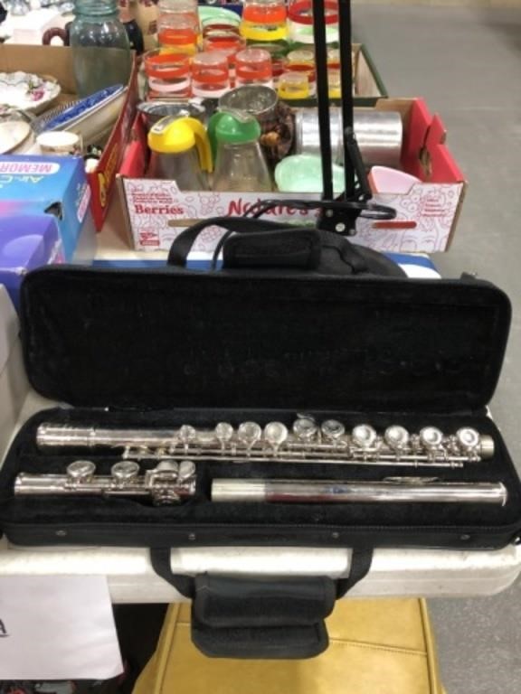 FLUTE AND CASE