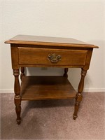 Ethan Allen Wood Side Table w 1 Drawer