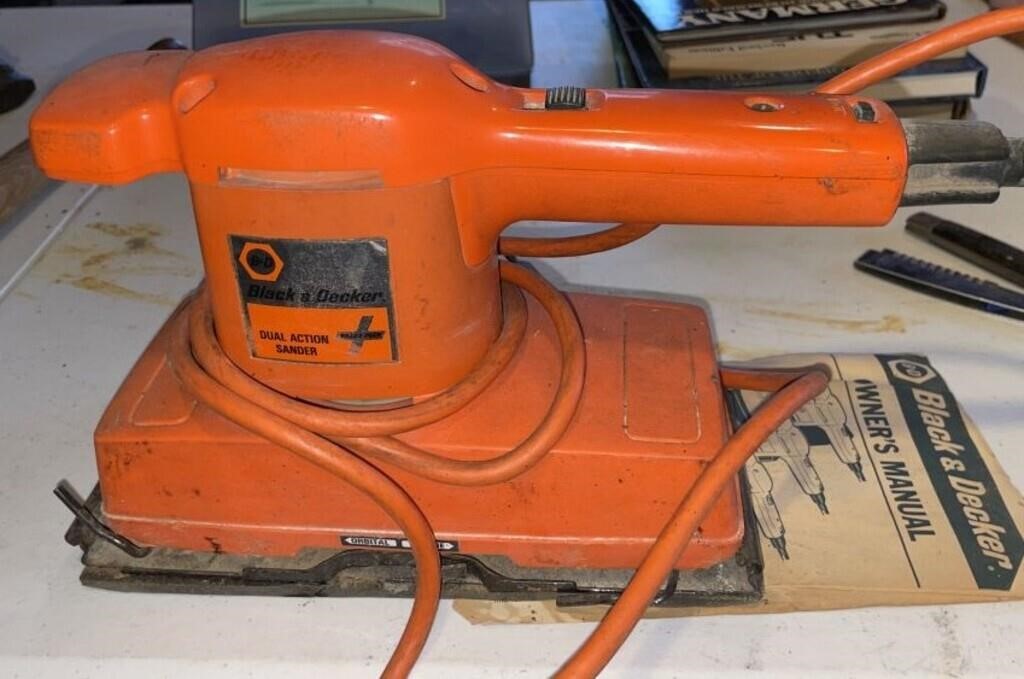 Black and Decker Dual Action Sander No 7490 with