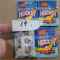 4 pkg o-pee-chee 1991-92 hockey cards