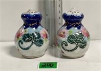 Vtg Handpainted Shamrock Salt&Pepper Shakers