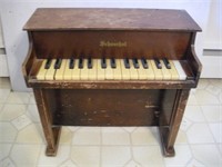 Schoenhut Childs Toy Piano  20x10x18