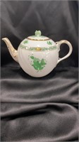 Herend Chinese Bouquet Green, Teapot with Rose Fin