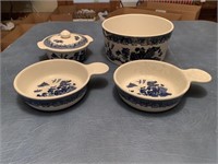 4 pieces of Blue Willow Pantry Collection