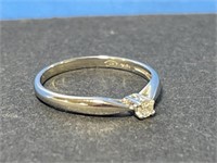 10 kt White Gold Diamond Ring Size 6 1/4