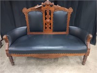 EXCELLENT ANTIQUE VICTORIAN LEATHER SETTEE