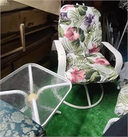 metal swivel patio chair w/ cushion/table