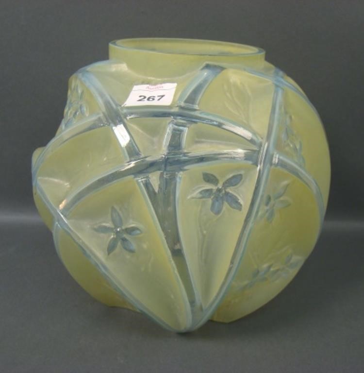 Unusual Consol Yellow Stain/Lt. Blue Line 700 Vase