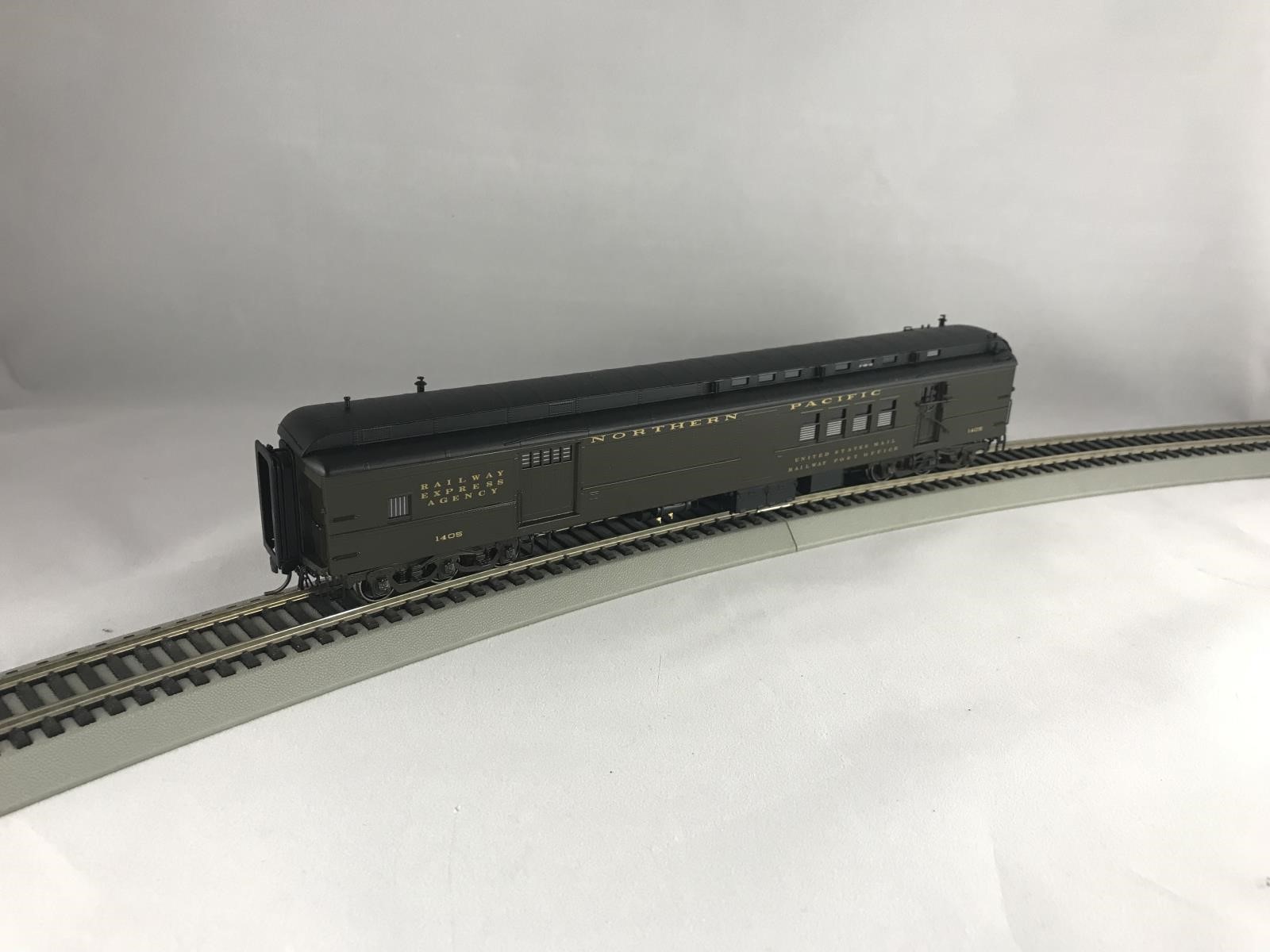 Northern Pacific Mail & Express Car #1402-#1421 | Musser Bros. Inc.