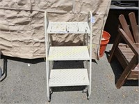 THREE STEP METAL LADDER