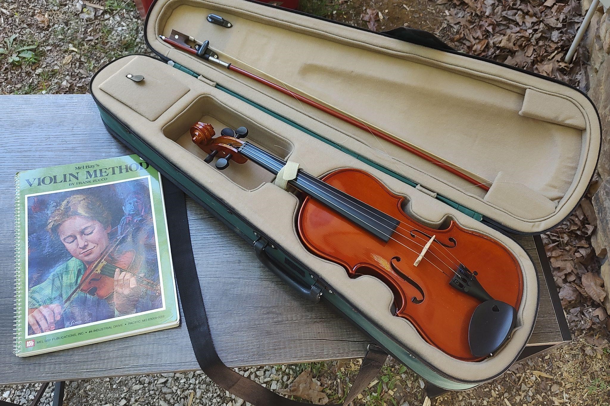 Oxford Violin w/Bow and Travel Case & Music
