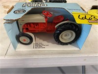 ERTL FORD 8N TRACTOR IN BOX