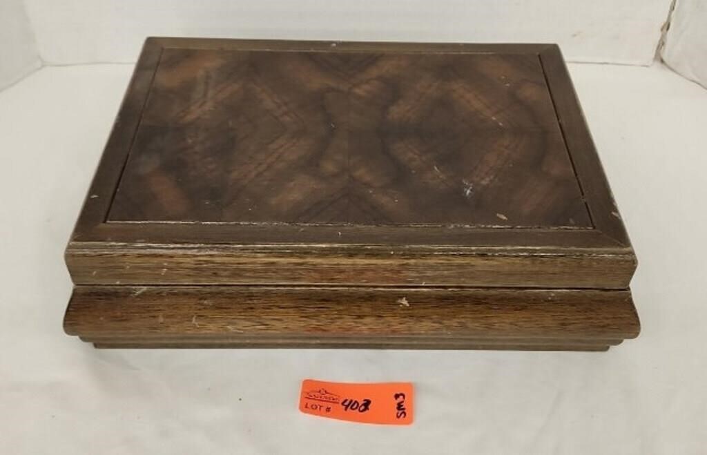 Vintage jewelry box. 13¼"x10½"x3½"