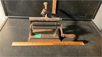 VINTAGE H SAUERBIER AND SON FLUTER FLUTTING IRON