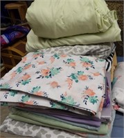 Multips Sets Pillow Cases / Queen Sheet Set