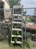 6’ Louisville Folding Ladder