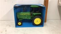1993 Farm Country John Deere tractor 1/15 scale.