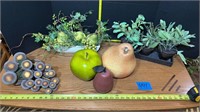 Decorations: Fruit, foliage