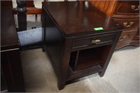 Haverty's End Table w/Drawer