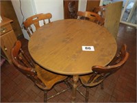 ROUND KITCHEN TABLE W/4 CHAIRS