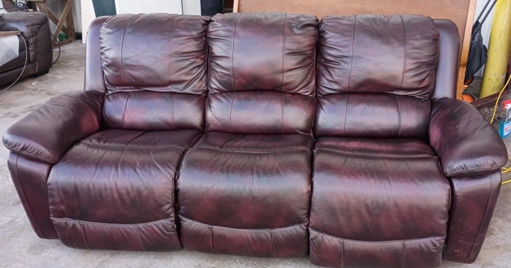 La-Z-Boy 7' electric reclining couch