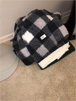 Throws & Blankets
