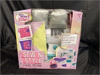 SEW 'N STYLE / SEWING MACHINE / NOS