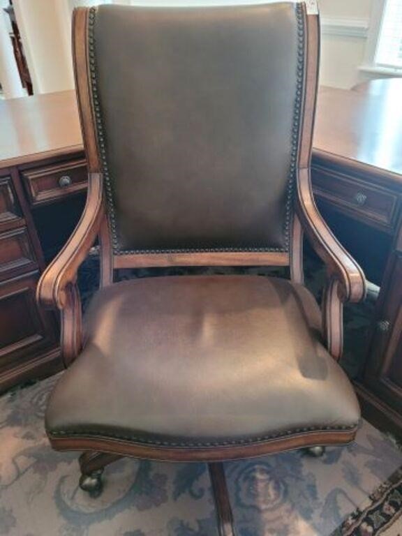 EXECUTIVE OFFICE CHAIR LEATHER STYLE