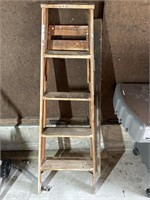 Wooden 5 Foot Step Ladder