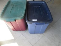 2 Rubbermaid totes with lid