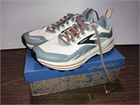 Brooks Women's "Cascadia" Running Shoe-Size 8.5