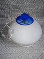 C9) Vicks vaporizer. Works. Needs a cleaning.