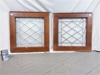 2 fenêtres en bois et vitrail