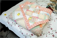Spring Colored Quilt w/Pillow Shams