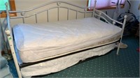 Trundle day bed