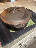 Wagner Ware Dutch oven with lid cast iron